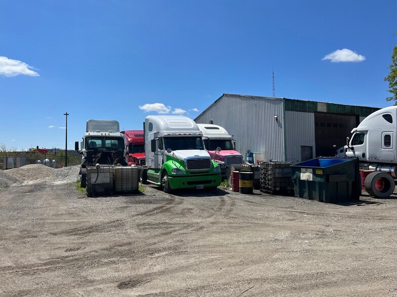 More Photos Of 606 Railroad St, Joliet Warehouse For Lease