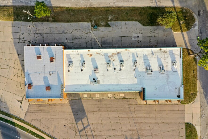 More Photos Of 38116-38160 S Gratiot Ave, Clinton Township Freestanding For Sale