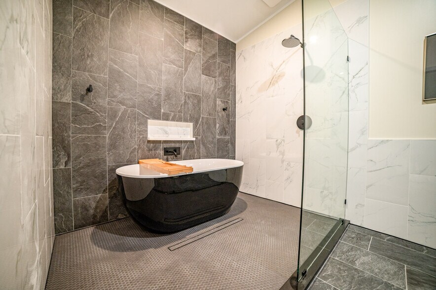 More Photos Of 53 Passion Play Road, Eureka Springs Flex For Sale