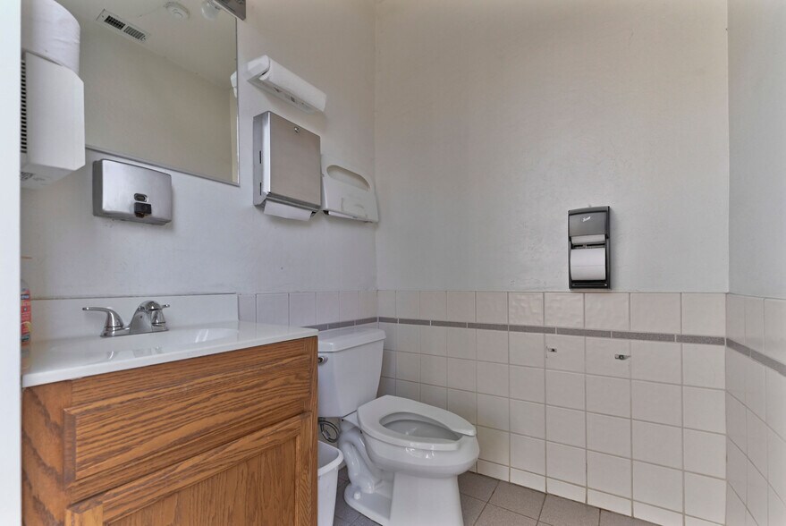 More Photos Of 1111 Dunbar Rd, Arnold Office For Sale