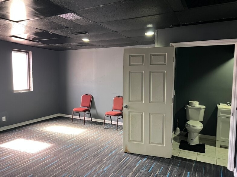 More Photos Of 2301 Crutchfield St, Chattanooga General Retail For Sale