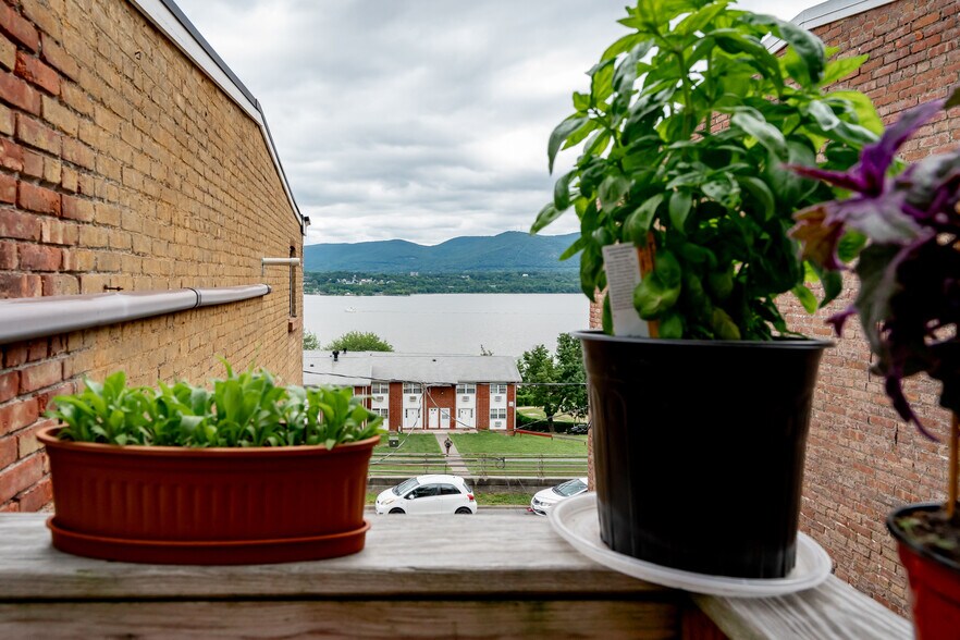 More Photos Of 121 Montgomery St, Newburgh Apartments For Sale