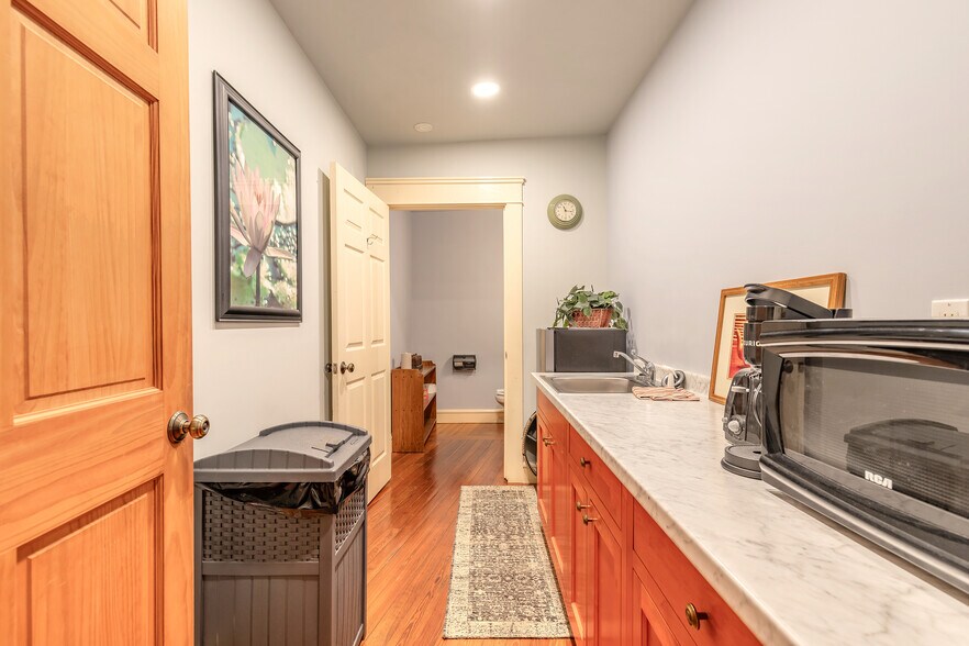 More Photos Of 1112 Riverside Dr, Holly Hill Storefront Retail Office For Sale