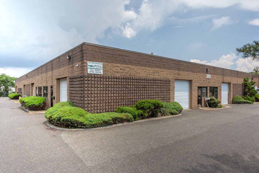 More Photos Of 281 Skip Ln, Bay Shore Warehouse For Lease