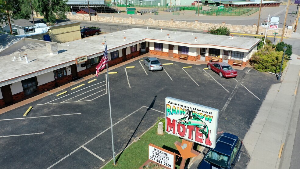 More Photos Of 408 Park St, Thermopolis Hotel For Sale