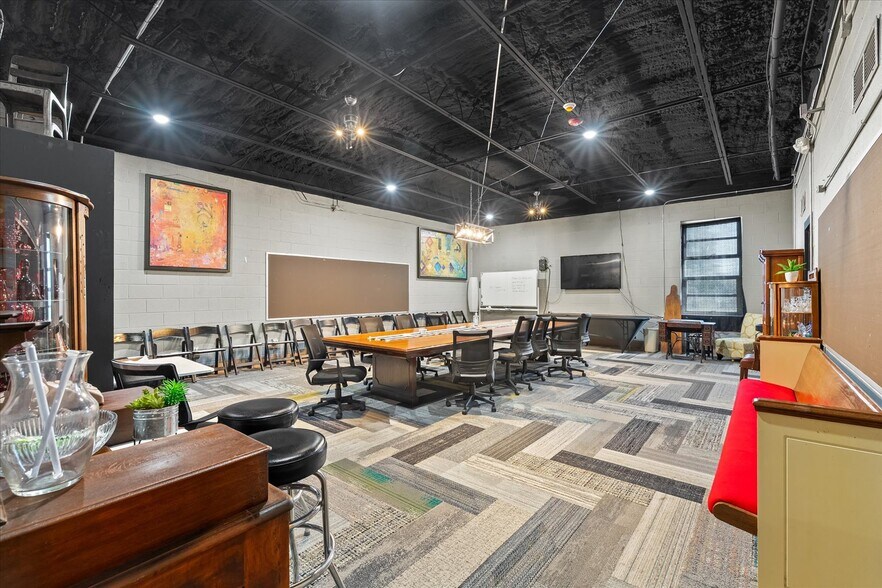 More Photos Of 601 School St, Morrison Light Distribution For Sale