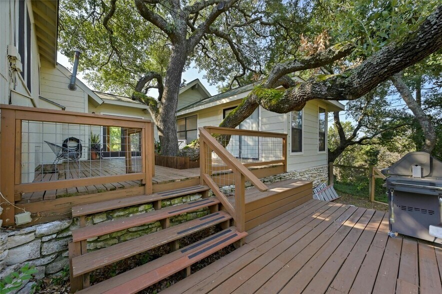 More Photos Of 167 N Tumbleweed Trl, Austin Specialty For Sale