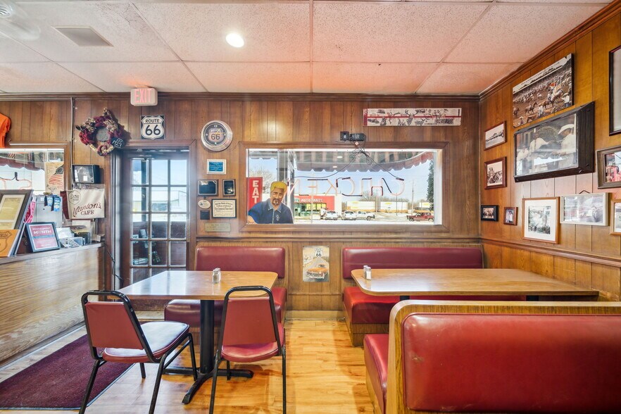 More Photos Of 319 E Illinois Ave, Vinita Restaurant For Sale