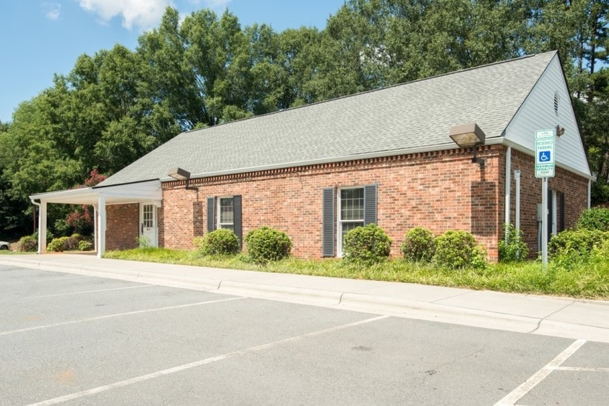 More Photos Of 200 Statesville Blvd, Salisbury Bank For Sale