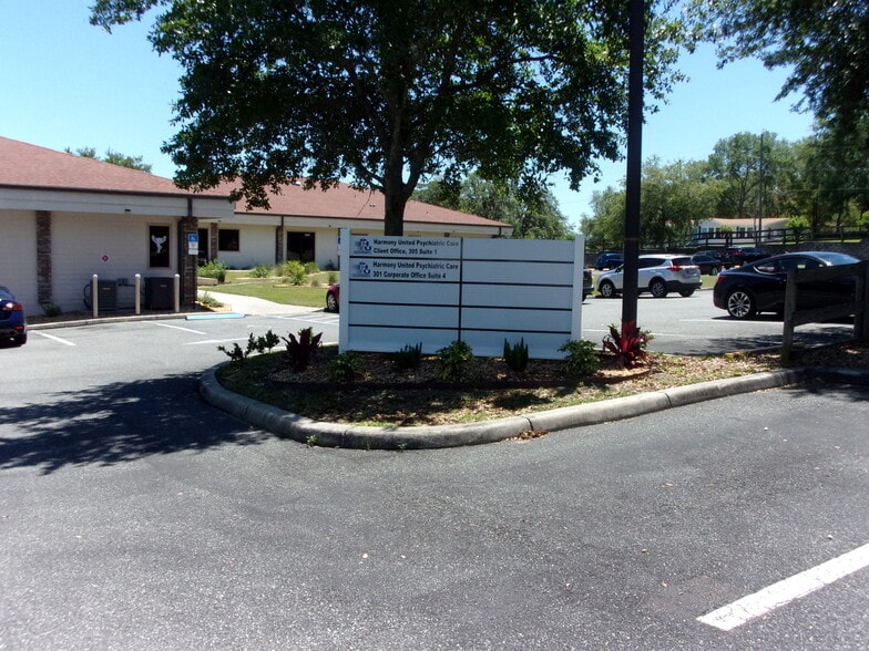 More Photos Of 301 Skyline Dr, Lady Lake Unknown For Lease