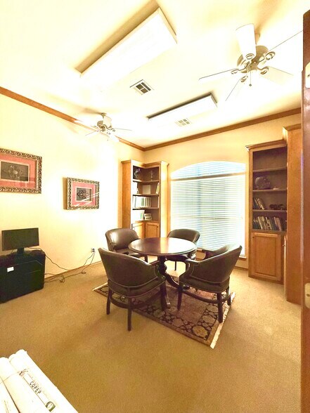 More Photos Of 417 W 18th St, Edmond Unknown For Lease