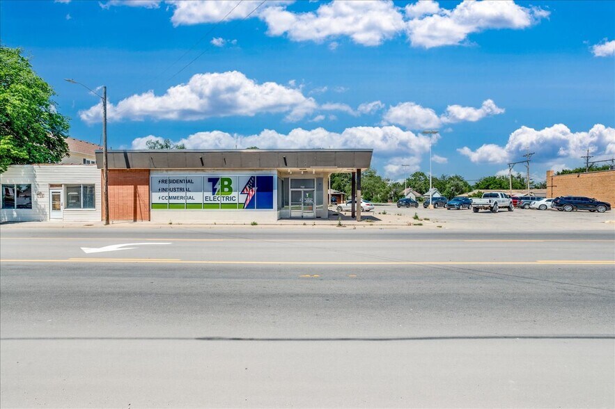Primary Photo Of 722 4th ave, Hutchinson Office For Sale