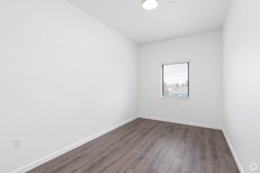 More Photos Of 2171 N Rosa Parks Way, Portland Apartments For Sale