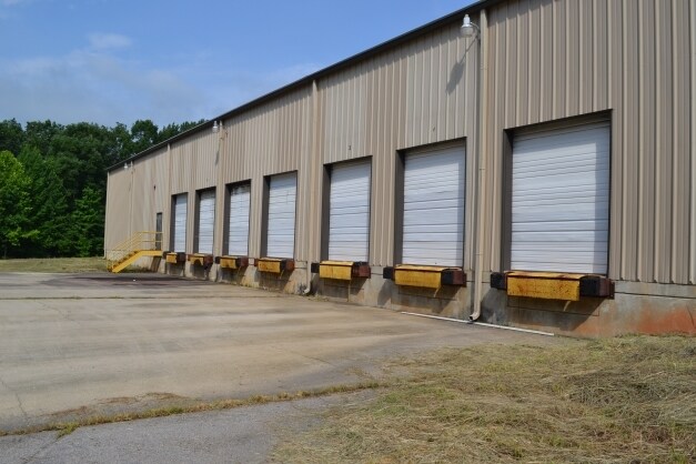 Primary Photo Of 820 Tightsqueeze Industrial Rd, Chatham Warehouse For Lease