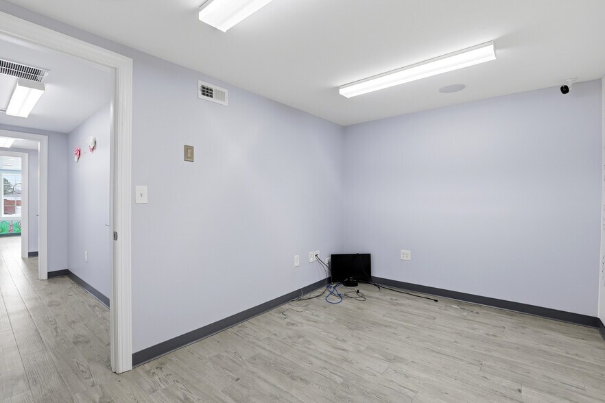 More Photos Of 108 S Pine St, Princeton Storefront Retail Office For Sale