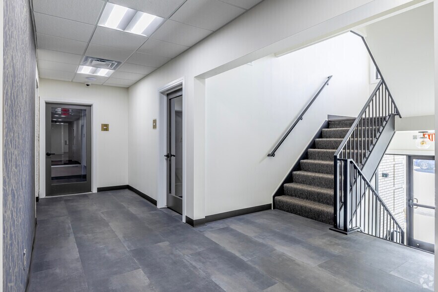 More Photos Of 811 Oakwood Dr, Rochester Medical For Lease