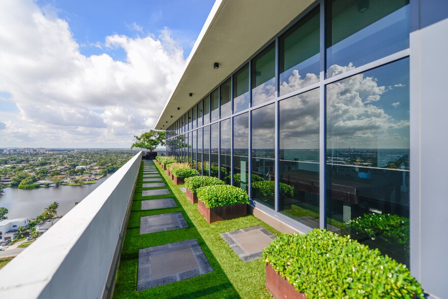 More Photos Of 19790 W Dixie Hwy, Aventura Office For Sale