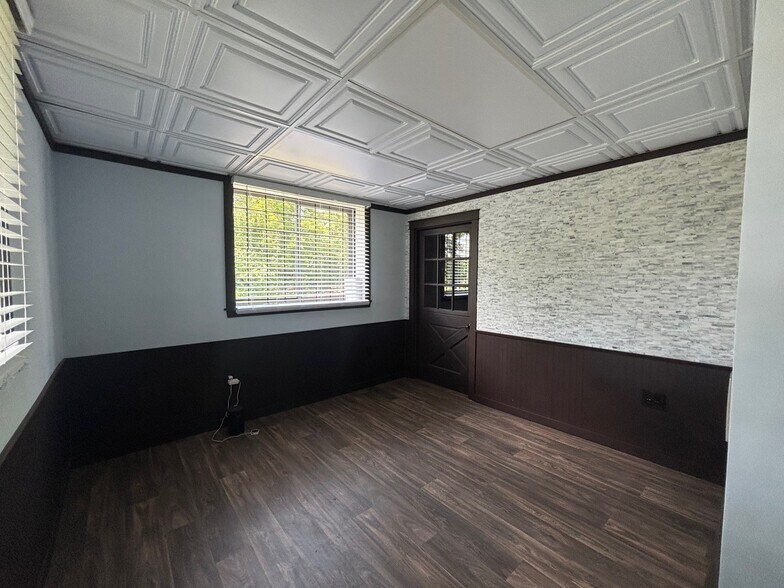 More Photos Of 50 Drummond Ave, Hubbard Warehouse For Lease