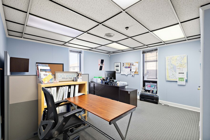More Photos Of 2400 W 4th St, Wilmington Office For Sale