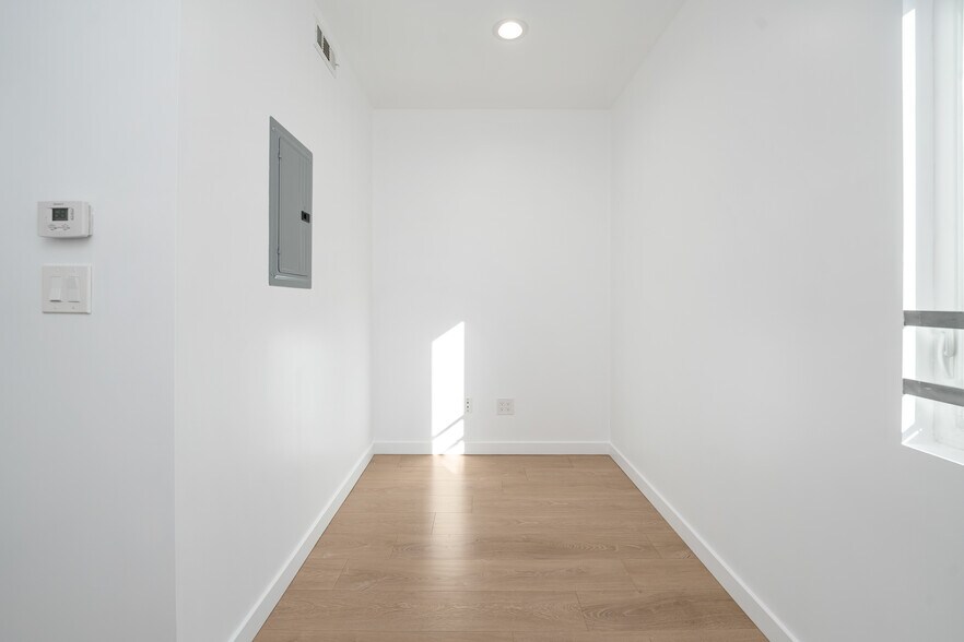 More Photos Of 10706 Camarillo St, Toluca Lake Apartments For Sale