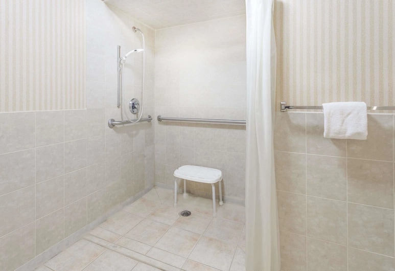 More Photos Of 25297 Lankford Hwy, Onley Hotel For Sale