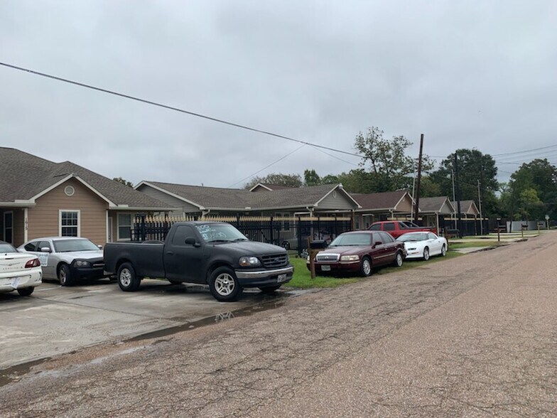 More Photos Of 1620 Lone Oak Rd, Houston Apartments For Sale