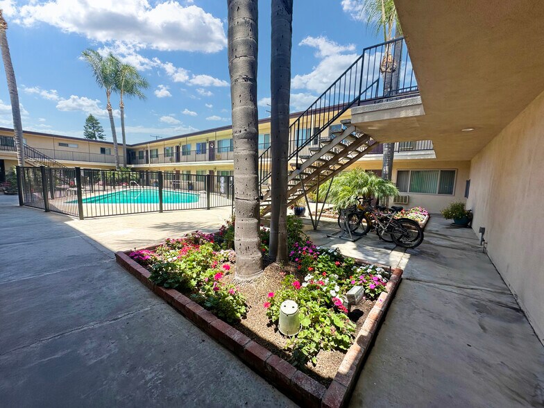 More Photos Of 415 E 2nd St, Tustin Apartments For Sale