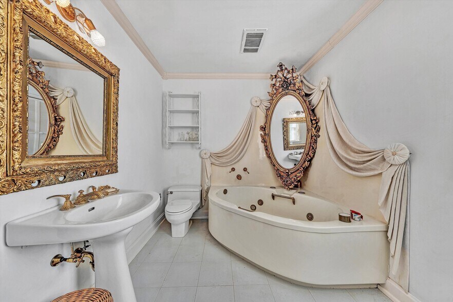 More Photos Of 934 Commander Dr, Roanoke Specialty For Sale