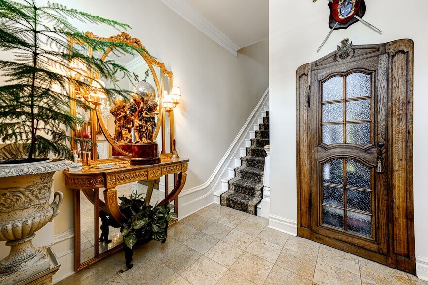 More Photos Of 1041-1043 Rue Berri, Montréal Storefront Retail Residential For Sale