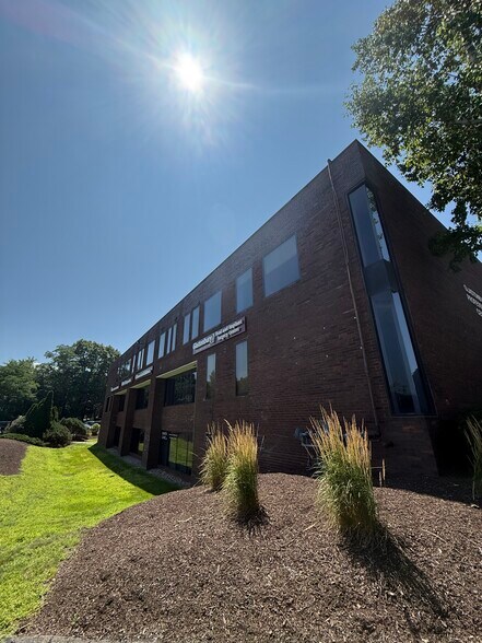 More Photos Of 131 New London Tpke, Glastonbury Medical For Lease