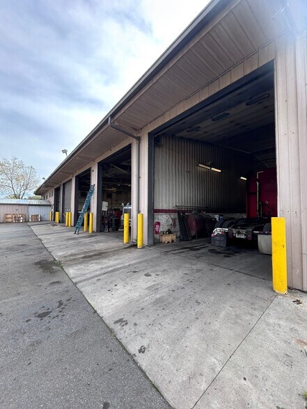 More Photos Of 151 Riverside Dr, Fultonville Truck Terminal For Sale