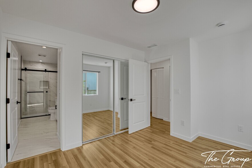 More Photos Of 856 W 47th St, Los Angeles Multifamily For Sale