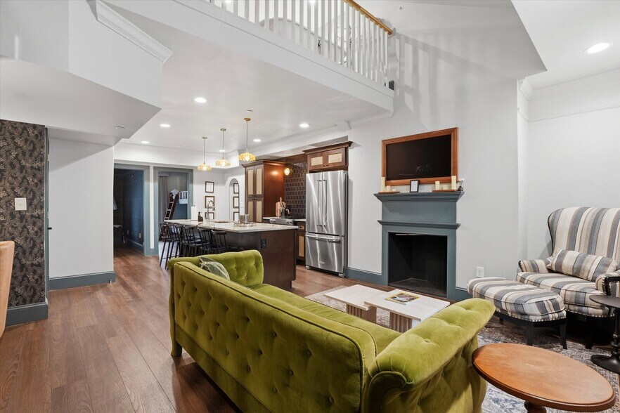 More Photos Of 140 N 2nd St, Philadelphia Hotel For Sale