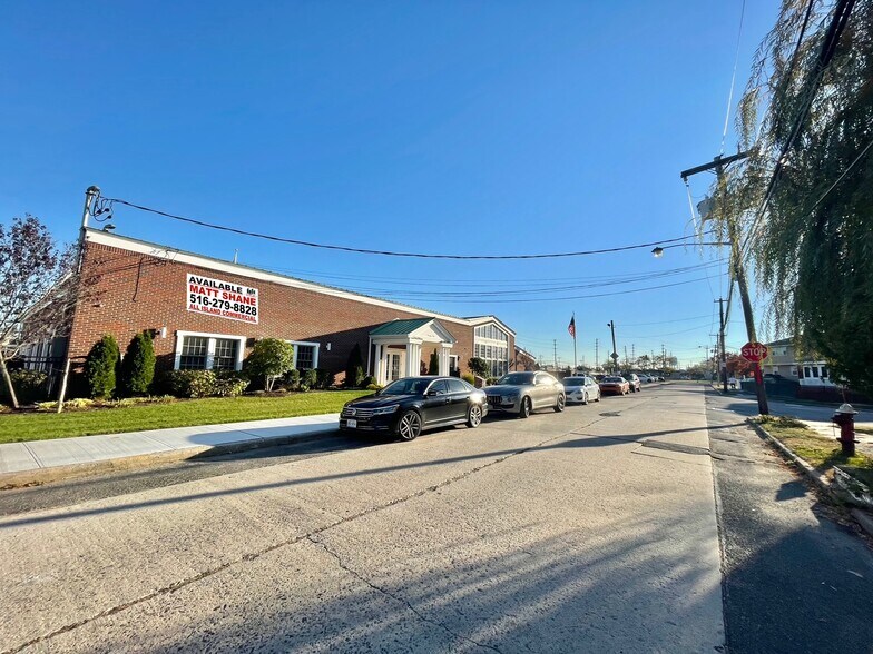 More Photos Of 25 Nassau Ln, Island Park Office For Sale