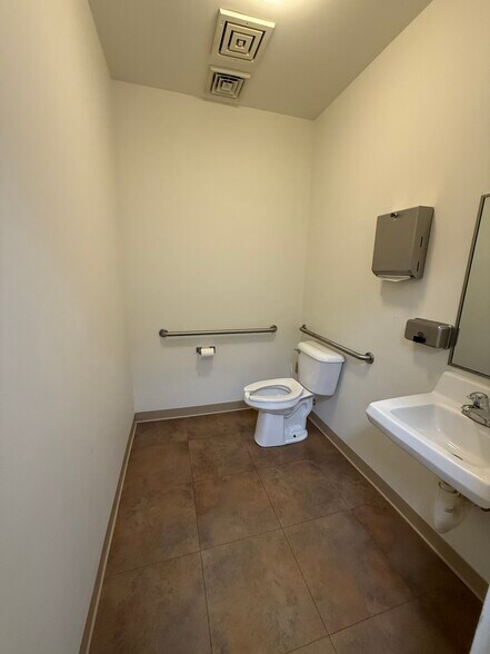 More Photos Of 4125 Independence Dr, Schnecksville Flex For Lease