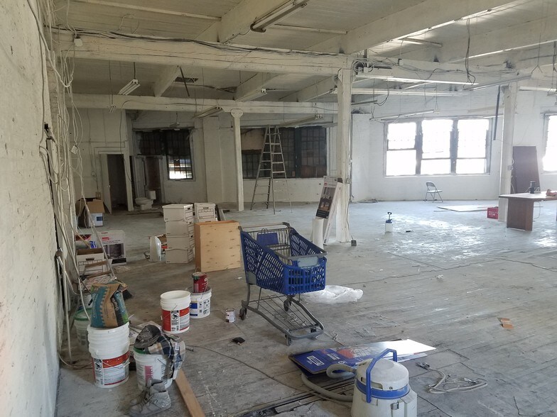 More Photos Of 60 Dickerson St, Newark Light Manufacturing For Lease