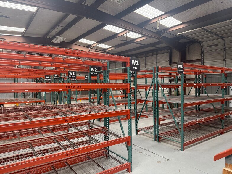 More Photos Of 419 Enterprise Blvd, Hewitt Flex For Lease