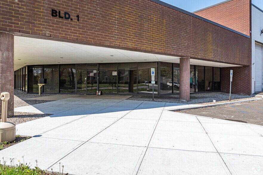 More Photos Of 120 Clyde Rd, Somerset Warehouse For Lease