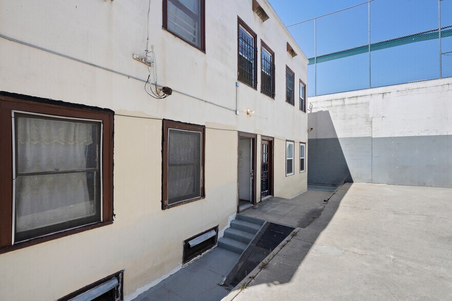 More Photos Of 324 S Witmer St, Los Angeles Apartments For Sale