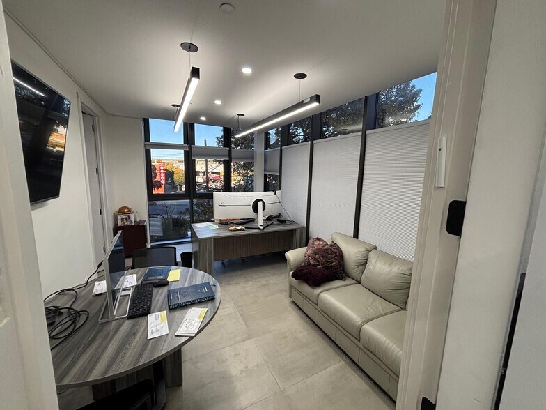 More Photos Of 5012 20th Ave, Brooklyn Office For Lease