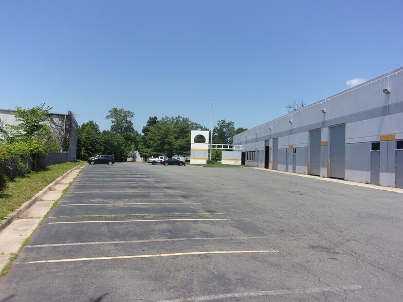 More Photos Of 8197 Euclid Ct, Manassas Park Warehouse For Lease