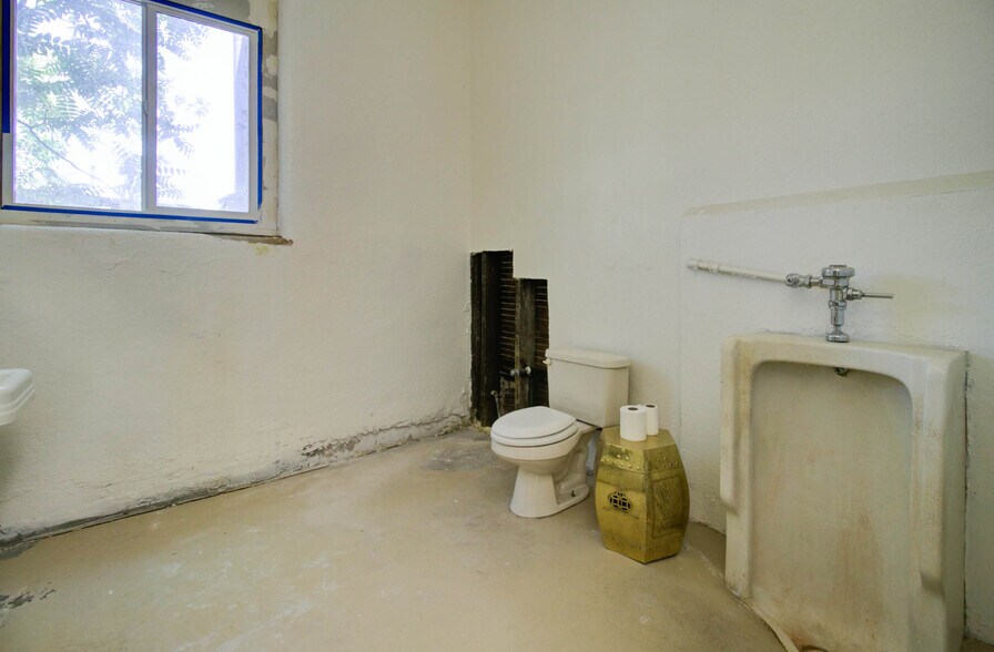 More Photos Of 155 S Miami Ave, Miami Storefront Retail Residential For Sale