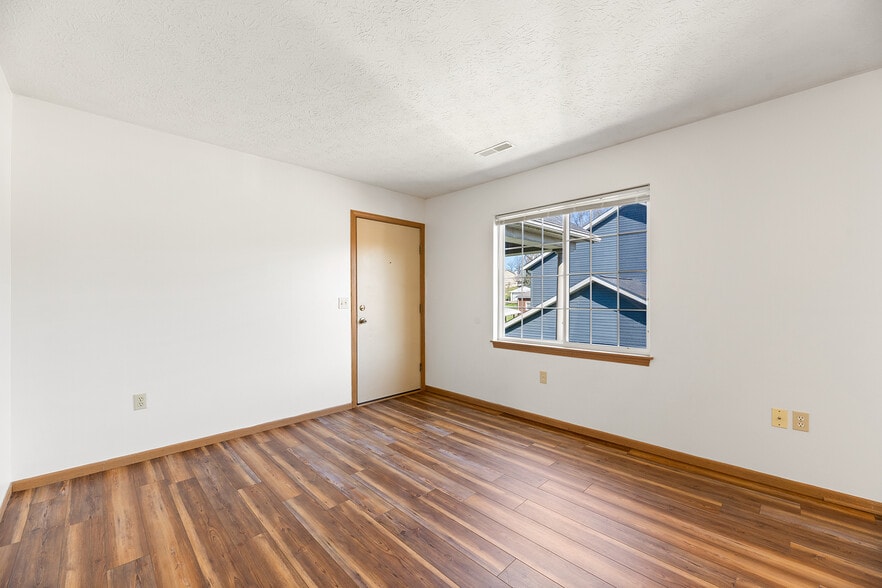 More Photos Of 1894-1898 Springfield Lake Blvd, Akron Apartments For Sale