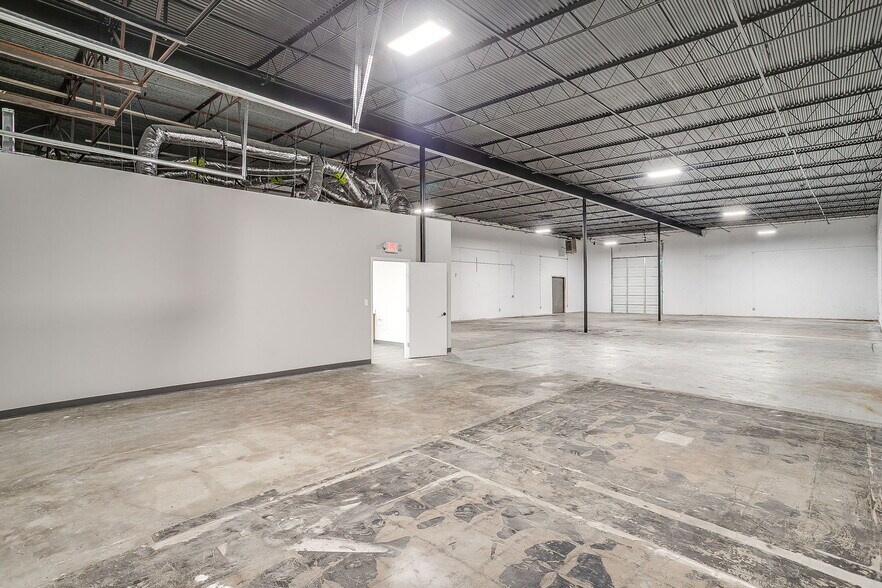 More Photos Of 3001-3003 Shamrock St, Fort Worth Light Distribution For Lease