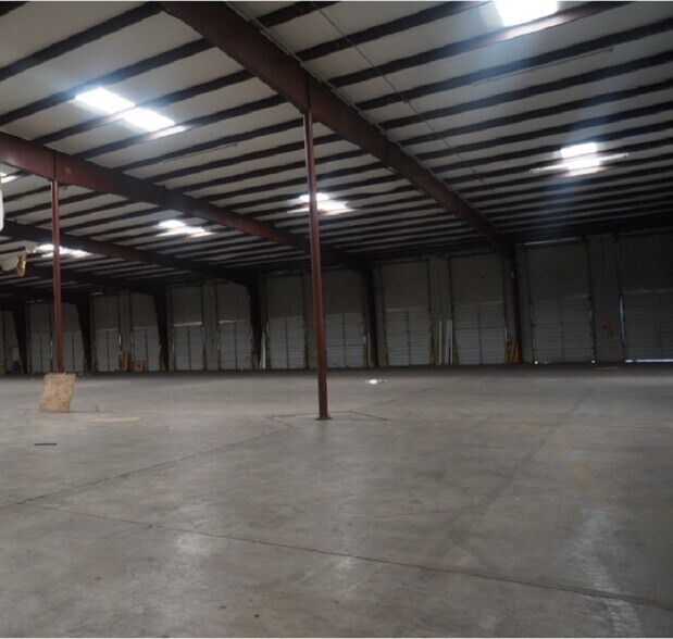 More Photos Of 8406 Amparan Rd, Laredo Warehouse For Lease