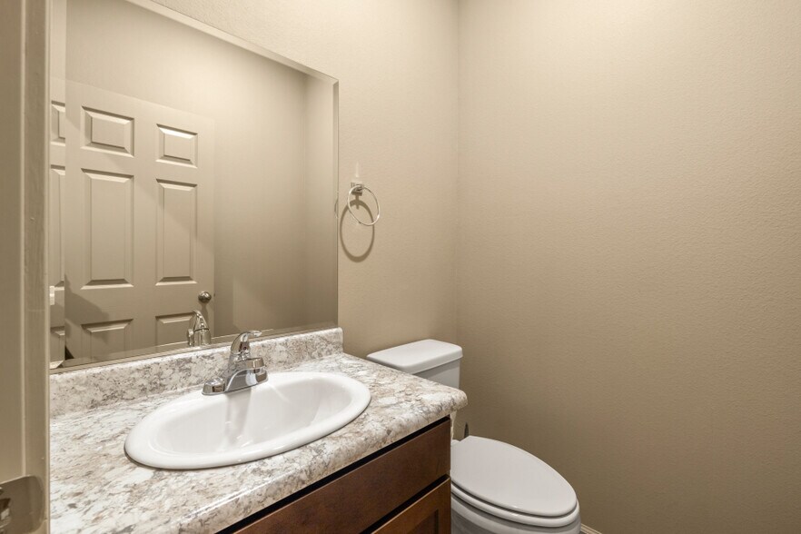 More Photos Of 125 S 6th St, Klamath Falls Flex For Sale