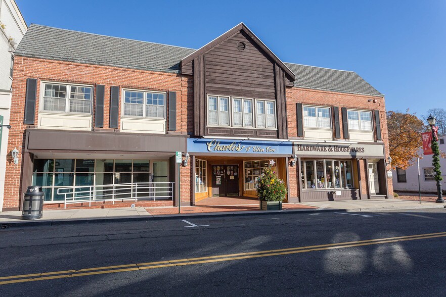 More Photos Of 17-21 Glen St, Glen Cove Storefront Retail Office For Lease