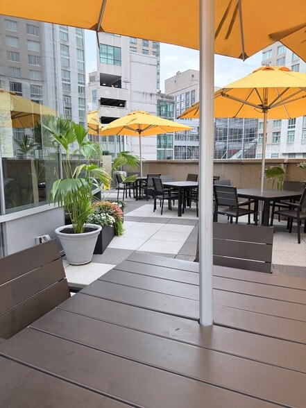 More Photos Of 250-270 Main St, White Plains Hotel For Lease