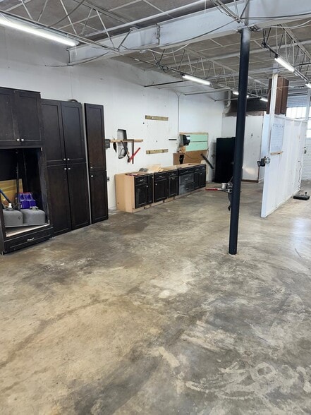 More Photos Of 4868 Victor St, Jacksonville Manufacturing For Lease