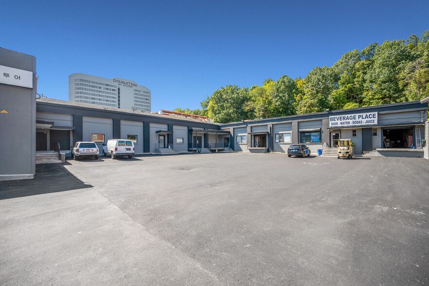 More Photos Of 2143 Rt 4 E, Fort Lee Warehouse For Lease